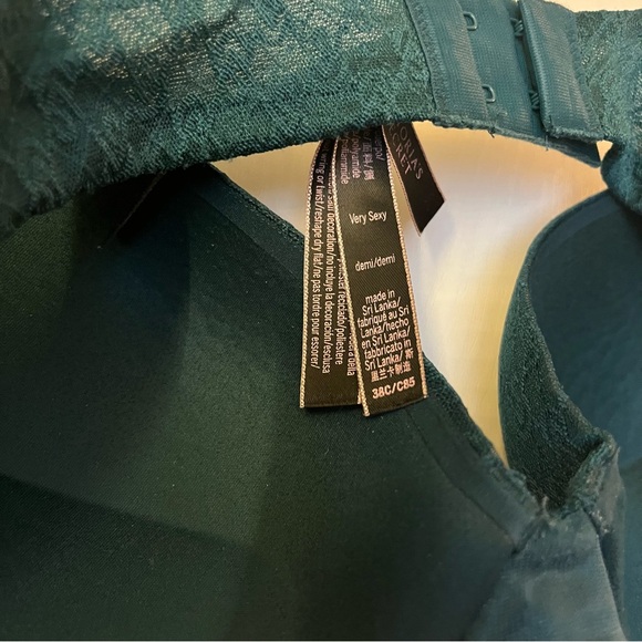 Victorias Secret Bras 38C - Picture 8 of 12